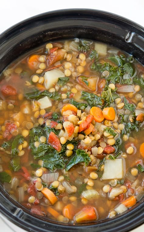 This hearty vegan crock pot vegetable lentil soup recipe will warm bellies and satisfy your entire family during the chilly months. Lentil Soup Vegetarian, Crock Pot Lentil Soup, Vegetarian Tips, Veggie Lentil Soup, Vegetable Lentil Soup, Clean Eating Crockpot, Crock Pot Vegetables, Soup Vegetarian, Vegan Crockpot