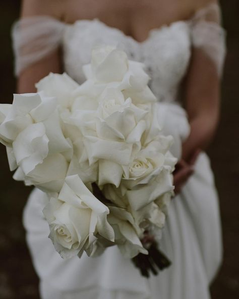 Leah Cruikshank Photography on Instagram: “There’s never a bad time to post a flower pic 🤭🌼” White Roses Bouquet, Chosen By Kyha, Middleton Lodge, Simple Wedding Bouquets, White Rose Bouquet, Bridal Bouquet Flowers, White Bridal Bouquet, Lodge Wedding, Dreamy Wedding