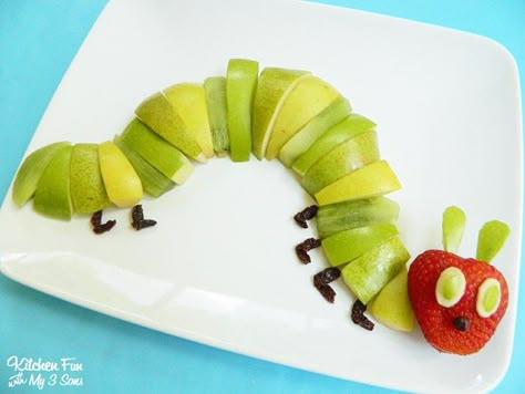 Hungry Caterpillar Food, Fun Kid Lunch, The Very Hungry Caterpillar Activities, Healthy Fruit Snacks, Hungry Caterpillar Activities, Deco Fruit, Caterpillar Party, Hungry Caterpillar Birthday, Hungry Caterpillar Party