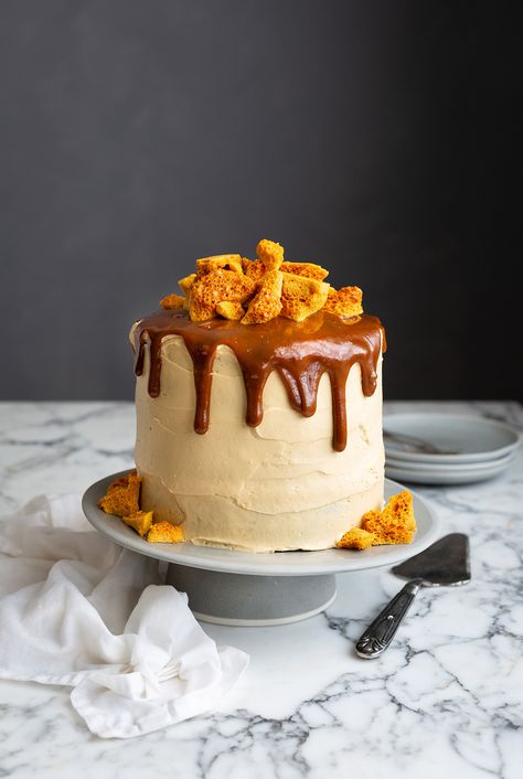 Spiced date cake with cream cheese & honey frosting recipe Honey Buttercream Frosting, Pasta Salad With Tomatoes, Honey Frosting, Blt Pasta Salad Recipe, Best Blt, Honey Cream Cheese, Honey Buttercream, Brownie Fudge, Cake My Day