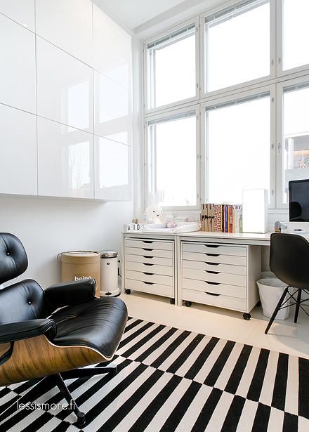 Ikea Lounge Chair, Ikea Alex Desk, Art Workspace, Urban Industrial Decor, Loft Designs, Inspiring Homes, Scandinavian Interiors, White Interior Design, Flower Room