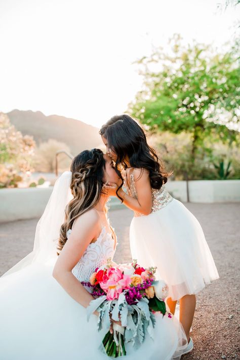 Sweet Bride and Daughter Special Moment / Mother and Daughter Wedding Photos #weddingphotography by Brandy Britton Photography Bride And Daughter, Mother Daughter Wedding Photos, Mother Daughter Wedding, Daughter Photo Ideas, Family Wedding Photos, Wedding Portrait Poses, Bride Pictures, Photos Booth, Wedding Picture Poses