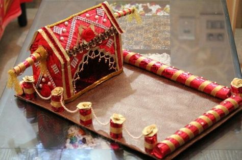 Lagan Lakhan Decoration, Wedding Gifts Diy Ideas, Lagan Lakhan, Card Decoration Ideas, Wedding Invitations Creative, Ideas For Wedding Gifts, Wedding Gifts Indian, Wedding Card Decorations, Creative Sweets