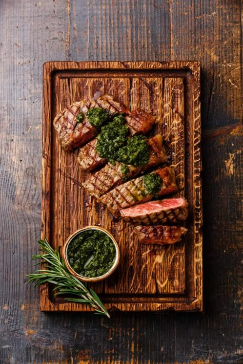 Learn how to grill sirloin steak perfectly every time and serve it with the most amazing homemade chimichurri. #dinner #kidfriendly #quickandeasy Beef Heart Recipe, Gluten Free Worcestershire Sauce, Sirloin Steak Recipes, Steak Bites Recipe, Top Sirloin Steak, Potted Beef, Beef Sirloin, Grilled Steak, Sirloin Steaks