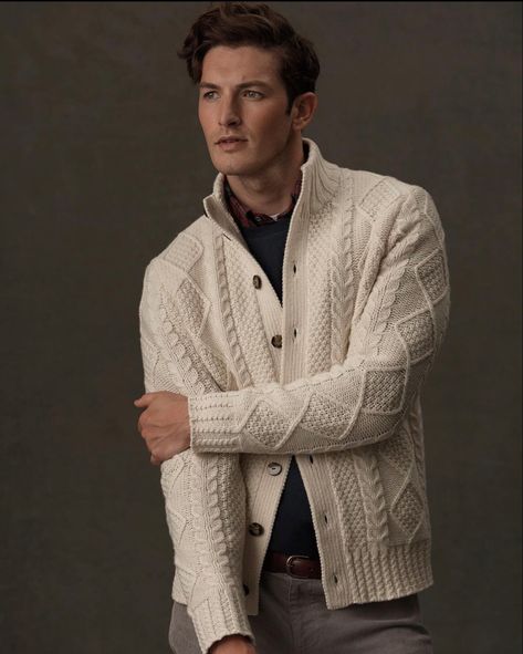 Patterned Cardigan Outfit, Christmas Outfit Ideas For Men, Cardigan Outfit Men, White Christmas Outfit, White Cardigan Outfit, Outfits With Grey Cardigan, Christmas Outfit Inspiration, Black And White Cardigans, Cardigan Outfit