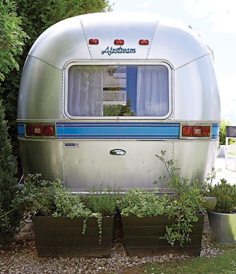 Retro Airstream, Airstream Makeover, Cottage Bunkie, Bunkie Ideas, Airstream Decor, Airstream Restoration, Airstream Travel, Spend Less Money, Airstream Travel Trailers