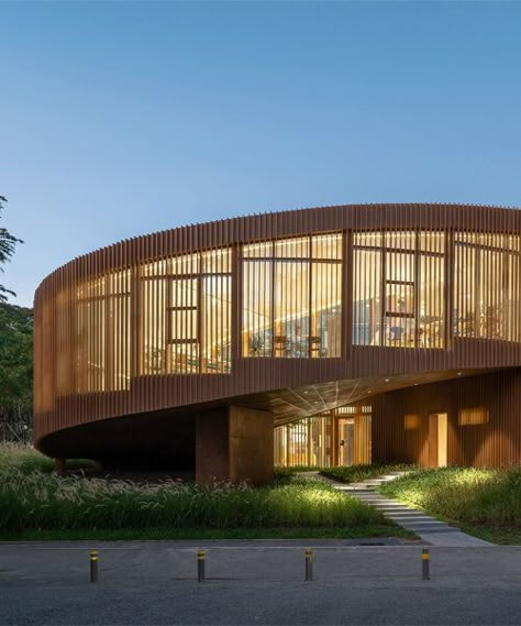 atelier xi's spiraling bookhouse frames scenic views of a riverside park in shenzhen Second Skin Facade, China Library, Spiral Marvel, Architecture Atelier, Cultural Building, Second Floor Balcony, Building Skin, Gae Aulenti, Round Building