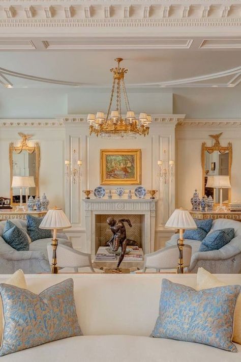 Alex Papachristidis Interiors, Classic Interior Design Living Room, Cathy Kincaid, French Living Rooms, English Interior, French Country Living Room, Classic Living Room, Classic Interior Design, White Rooms