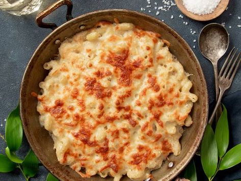 Basic Mac And Cheese Recipe, Bechamel Cheese Sauce, Easy Homemade Mac And Cheese, Bechamel Sauce Recipe, Chicken Shawarma Recipe, Cheesy Mac And Cheese, Easy Mac And Cheese, Homemade Mac And Cheese, Shawarma Recipe