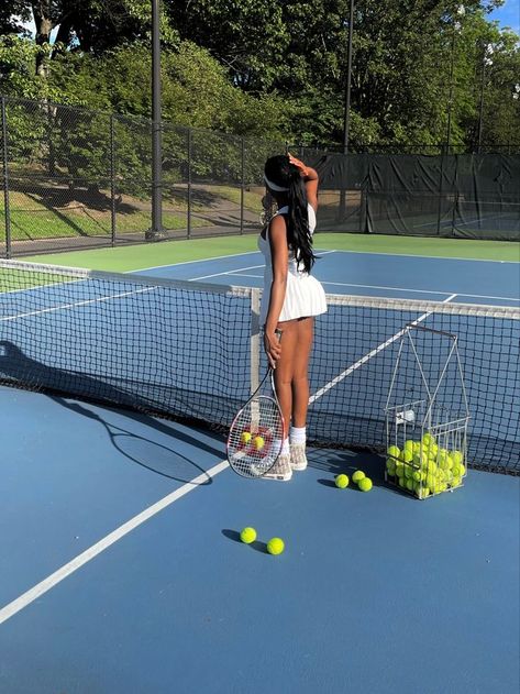 Feminine Hobbies, Tennis Girl Aesthetic, Mode Tennis, Tennis Lifestyle, Tennis Pictures, Dress With Shorts, Tennis Aesthetic, Tennis Life, Shorts Workout