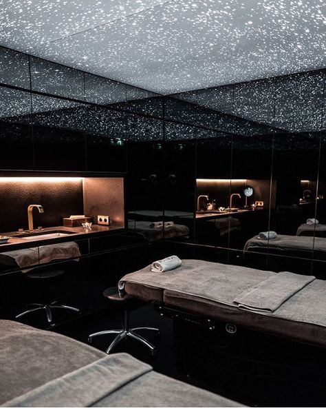 Black interior massage room with star light ceiling. Constellation room. Luxury Spa Design Interiors Black, Black Esthetician Room Ideas, Black Spa Room Interior Design, Black Spa Decor, Black Massage Room, Esthetician Room Decor Black, Esthetician Room Black, Black Spa Room, Modern Massage Room