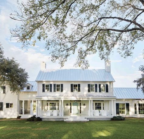 Southern Home Exterior, Classic Southern Home, White Farmhouse Exterior, Colonial House Exteriors, Southern House, Small Farmhouse, Southern Homes, Farmhouse Cottage, House Plans Farmhouse