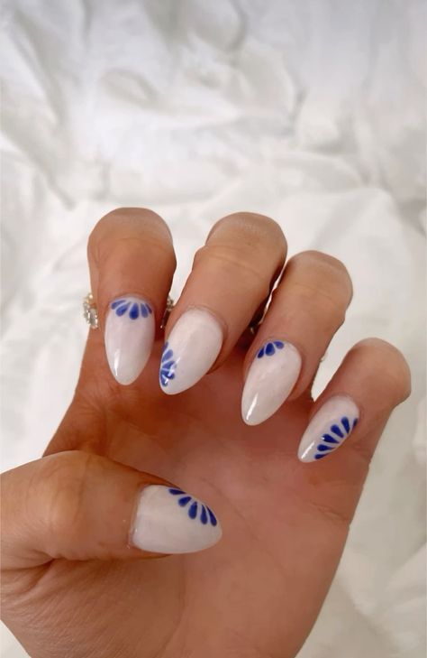 Blue And White Nail Ideas Simple, Australia Day Nails, Outer Banks Nails, Summer Nail Inspo Simple, Nails For Italy, Summer Oval Nails, Spain Nails, Bali Nails, Blue And White Nails