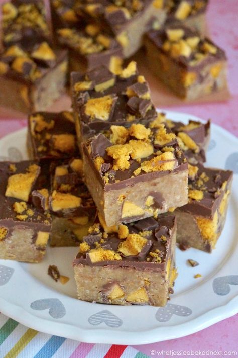 Crunchie Recipes, Crunchie Chocolate, Crunchie Bar, No Bake Slices, Chocolate Cake Recipe Moist, Slice Recipe, Tray Bake Recipes, Peanut Butter Chocolate Bars, Biscuit Mix