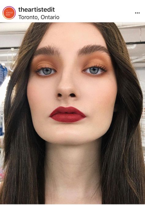 Makeup Look With Red Lipstick, Orange Eye Makeup, Red Lips Makeup Look, Green Lipstick, Red Lipstick Makeup, Red Lip Makeup, Beauty Make-up, Trendy Makeup, Make Up Looks