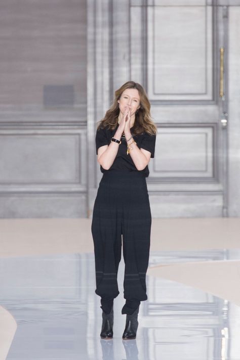 Clare Waight Keller Delivers Her Final Collection to Chloé Girls All Over the World Clare Waight Keller, Uk Fashion, Fashion Advice, All Over The World, Chloe, Fashion Beauty, Fall Winter, The World, Fashion Tips