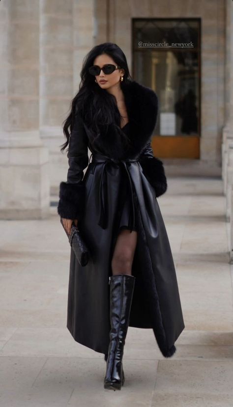 Thigh High Boots Aesthetic, Women Mafia Outfit, Fall Outfits Italy, Mafia Photoshoot Ideas, Mafia Women Aesthetic, Mafia Photoshoot, Thigh High Outfits, Mafia Woman, Mafia Aesthetics