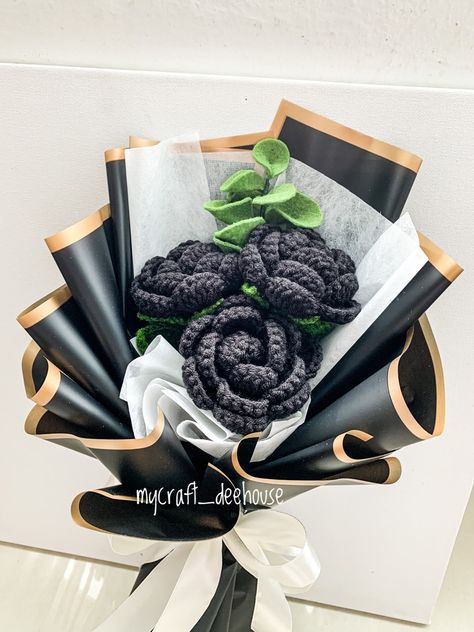 Black Crochet Bouquet, Black Crochet Flower Bouquet, Black Rose Bouquet, Bouquet Crochet, Crochet Hair Clips, Crochet Black, Crochet Flowers Free Pattern, Quick Crochet Patterns, Crochet Bouquet