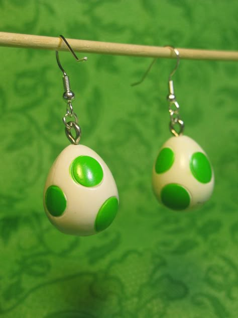 Super Mario Earrings - Yoshi Egg Mario Earrings, Yoshi Egg, Egg Earrings, Mario Yoshi, Weird Jewelry, Quirky Earrings, Cute Polymer Clay, Fun Jewelry, Polymer Clay Charms