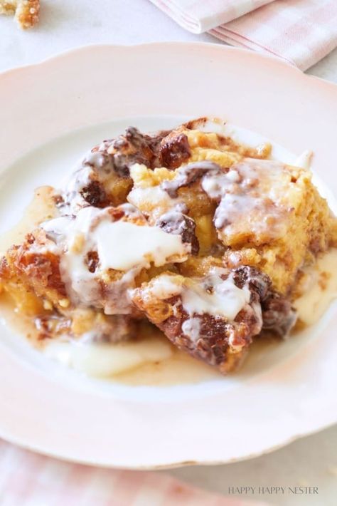 Pound Cake Bread Pudding, Doughnut Bread Pudding Recipe, Donut Bread Pudding Recipe, Custard Baked, Donut Bread Pudding, Classic Bread Pudding, Donut Bread, Frosted Tips, Banana Bread Pudding