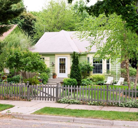 Cottage Home Exterior, Mid Century Beach House, Mid Century Beach, Cottage House Exterior, Cottage Bungalow, Cottage Exteriors, Small Cottage Homes, Small Cottages, Cottages And Bungalows