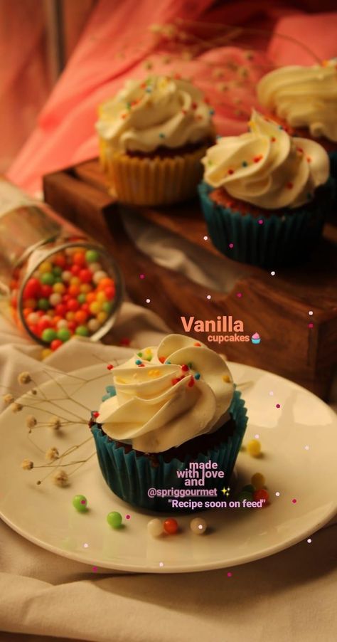 Cupcake Marketing Ideas, Cupcake Instagram Story Ideas, Cupcake Instagram Story, Pinterest Meals, Food Photography Cake, Photography Cake, Vanilla Cupcakes, Halloween Cupcakes, Insta Posts