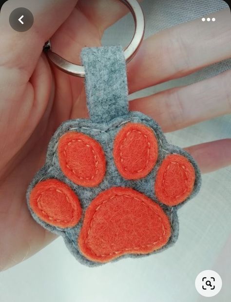 Key Chains Diy Handmade Felt, Felt Keyring Ideas Free Pattern, Felt Key Chains, Felt Keyrings, Felt Keyring, Handmade Felt Ornament, Felt Keychain, Felt Crafts Patterns, Sewing Machine Projects