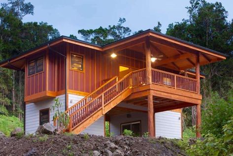 Hawaii Tiny House, Hawaiian Cottage, Small Cabin In The Woods, Hillside Cottage, Building A Small Cabin, House Cozy, Wooden House Design, Bamboo House Design, Little Cottages