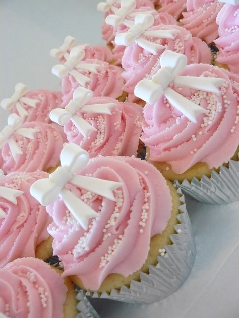 Cupcake Rosa, Easy Baby Shower, Sweet Sixteen Birthday Party Ideas, Girly Birthday Party, Sweet 17, Idee Babyshower, Bow Baby Shower, Baby Shower Cakes Girl, Cute Birthday Ideas