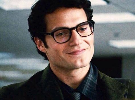 Henry Cavill Superman Glasses, Henry Cavill Clark Kent, Henry Cavill Movies, Henry Cavill Superman, People With Glasses, Superman Henry Cavill, Dc Comics Series, Superman Man Of Steel, Famous Movies