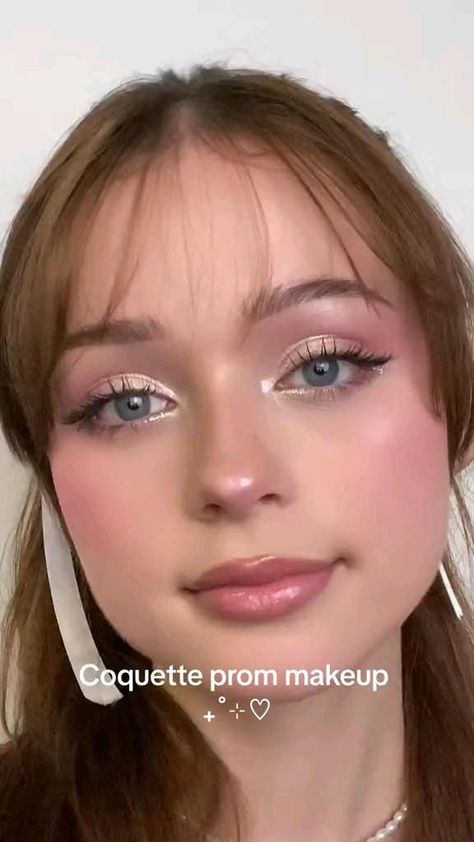 kylie makeup - Fashion Tips Tricks Pinkish Eye Makeup, Pinkish Makeup Looks, Pinkish Makeup, Makeup Ideas For Summer, Kylie Makeup, Pretty Eye Makeup, Video Makeup, Prom Makeup Looks, Makeup Tutorial Video