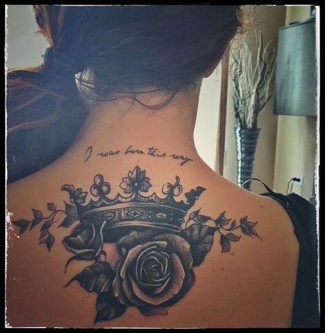 Crown Tattoos For Women, Queen Crown Tattoo, Crown Tattoo Design, Snakebites, Roses Tattoo, Inspiration Tattoos, Geniale Tattoos, Dope Tattoos For Women, Stylist Tattoos