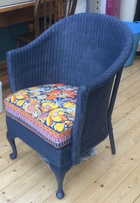 Rattan Chair Makeover Diy, Refurbished Wicker Chair, Lloyd Loom Chair Upcycle, Navy Blue Wicker Furniture, Navy Wicker Furniture, Lloyd Loom Chair, 1900s Home, Chinoiserie Furniture, Wicker Armchair