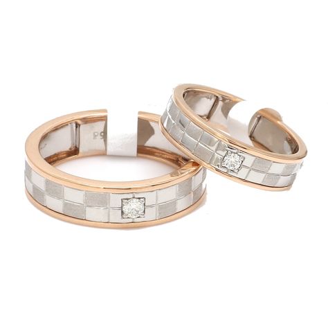 PLATINUM COUPLE RINGS BY JEWELOVE Platinum & Rose Gold Couple Rings designs as a chess board with matte finish & finish & single diamonds. Metal : Platinum Platinum Purity : 95% Purity Mark : Pt 950 Estimated Weight : Men's band : 7.37 grams (4.56 Pt + 2.81 Au) Women's band : 4.47 grams (2.73 Pt + 1.74 Au) Diamond Weight : Men's Band : 0.08 cts. Women's Band : 0.04 cts. Diamond Color : IJ Diamond Clarity : SI Diamond Grading Report : SGL Certificate of Authenticity : Platinum Guild International Chess Couple, Platinum Couple Rings, Gold Couple Rings, Couple Ring Design, Platinum Chain, Platinum Rose Gold, Love Band, Personalized Rings, Mens Band