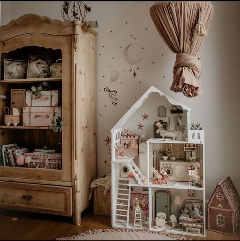 Maileg Bedroom, French Nursery Decor, Vintage Playroom, Kids Bedroom Makeover, Kids Rooms Inspo, Girls Playroom, Nursery Room Design, Baby Room Inspiration, Nursery Room Inspiration