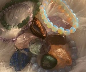 Bracelets With Crystals, Bracelets Aesthetic, Spiritual Bracelets, Crystal Vibes, Hippie Aesthetic, Crystal Aesthetic, Healing Crystal Jewelry, Crystal Beads Bracelet, Pretty Jewellery