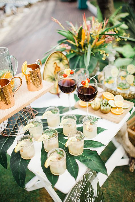 Tropical Themed Wedding, Tropical Theme Party, Tropical Wedding Theme, Tropical Wedding Decor, Tropical Birthday Party, Tropical Wedding Inspiration, Fiesta Tropical, Tropical Birthday, Tropical Home Decor