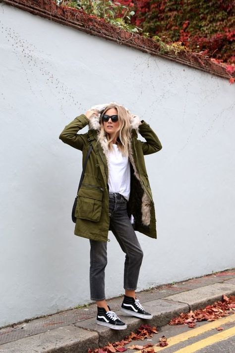 Fashion Me Now - Khaki Fur Hood Parka + Black Vans Sk8 Hi Sneakers Van High Tops Outfit, High Top Vans Outfit, Estilo Vans, High Tops Outfit, How To Wear Vans, Fashion Me Now, How To Wear Sneakers, Green Parka, Looks Jeans