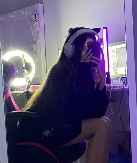 Gamer Girls, Gamer Girl, Selfies, Photo Ideas, Vision Board, Gaming, Mirror, Hair, Anime