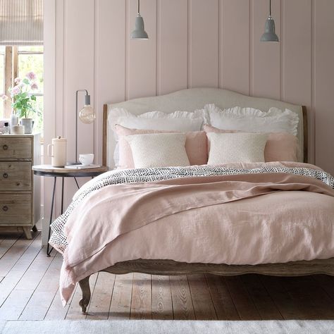 White Bedroom Cozy, Blush Pink Bedroom, White Bedroom Decor, Feminine Bedroom, Pink Bedroom Decor, Bed Linen Design, Pink Bedrooms, Pretty Bedroom, Bedroom Color Schemes