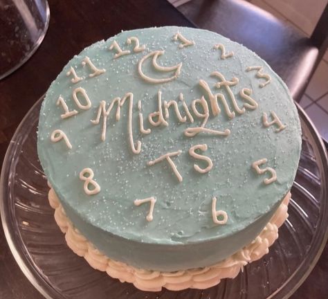 Bolo Taylor Swift, Cake Fail, Taylor Swift Cake, Taylor Swift Birthday Party Ideas, Cake Fails, Sweet Sixteen Birthday Party Ideas, About Taylor Swift, Taylor Swift Midnights, Taylor Swift Party