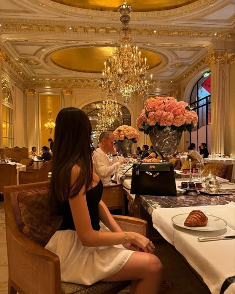 Rich Restaurant, Date Luxury, Restaurant Date, Fancy Breakfast, Baby Aesthetic, Aesthetic Motivation, Nepo Baby, Instagram Breakfast, Princess Photo