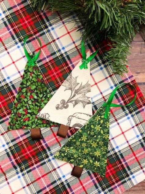 Christmas Crafts Sewing, Fabric Tree, Scrap Fabric Crafts, Fabric Christmas Trees, Christmas Craft Projects, Basic Sewing, Scrap Fabric, Fabric Ornaments, Fabric Christmas Ornaments