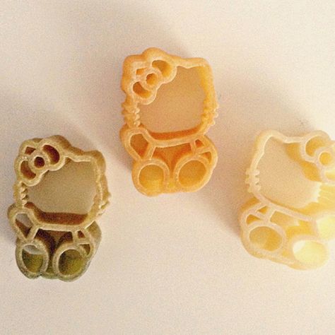 Hello Kitty pasta shapes ^_^ Fun Shaped Pasta, Hello Kitty Pasta, Fun Pasta Shapes, Creepypasta Characters, Kpop Style, Pasta Shapes, Italian Pasta, Noodle Dishes, Noodles