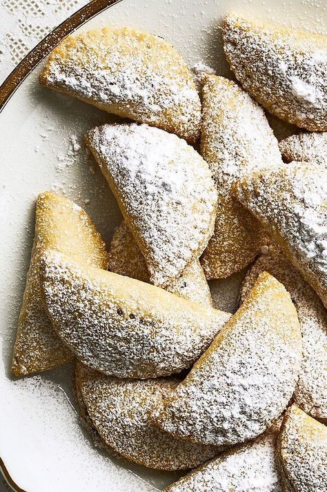 Not to be confused with the pasta of the same name, these classic Emilian Christmas cookies are made from a tender, flaky dough filled with a sweet-tart trio of fruit: cherry preserves, rich saba (cooked-down grape must), and candied citron.#foodandwine #christmas #christmasrecipes #christmascookies #christmascandy #christmasbaking #cookies #baking #cookierecipes Grape Cookies, Salted Caramel Pie, Winter Holiday Recipes, Cherry Preserves, Fruit Cookies, Cookies Baking, Interesting Recipes, Sweet Tart, Italian Cookies