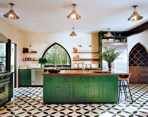 Green kitchens! Moroccan Kitchen, Green Kitchen Designs, Green Kitchen Decor, Garden Trading, Kabinet Dapur, Green Kitchen Cabinets, Green Cabinets, Kitchen Cabinet Colors, Tile Flooring