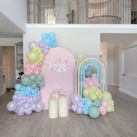 Minimalist Birthday Decor, Birthday Decor Ideas, Furniture Color Schemes, Rainbow Themed Birthday Party, Minimalist Birthday, Deco Ballon, 1st Birthday Girl Decorations, Little Pony Birthday Party, Pastel Birthday