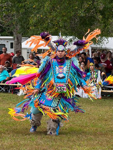 Fancy Dance Regalia, Fancy Regalia, Fancy Dance Outfits, Bermuda Gombey, Native American Education, Powwow Dancers, American Indian Clothing, Native Regalia, Native American Dance