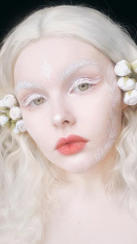 Albino Girl, Angel Makeup, Punk Makeup, Face Art Makeup, Queen Aesthetic, White Makeup, Ethereal Makeup, Queen Costume, Fairy Makeup