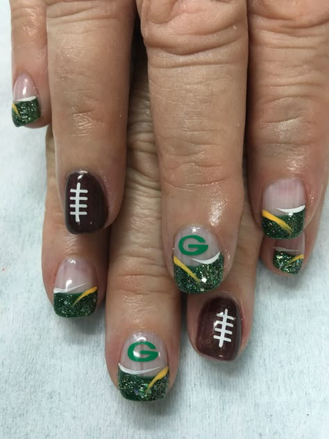 Sparkling glitter football Green Bay Packer gel nails Green Bay Packers Tattoo Ideas, Green Bay Packers Nail Art, Packers Nails, Green Bay Packers Nails, Packer Nails, Nfl Nails, Basketball Nails, Football Nail Designs, Football Nails